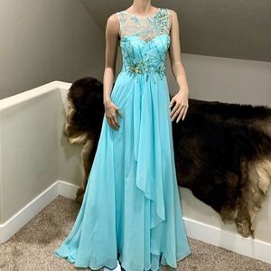 Charming Lace Applique with Beads & Sequins Evening Dress